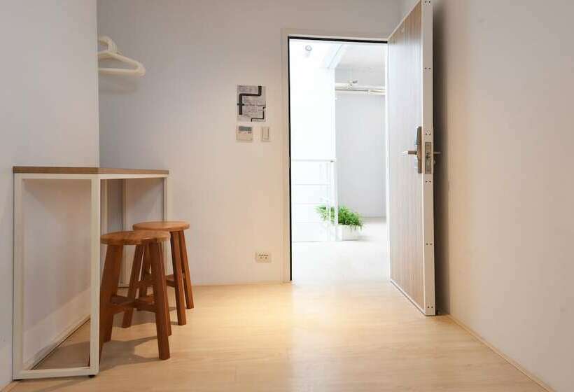 اتاق استاندارد, Owlstay Flip Flop Hostel Garden