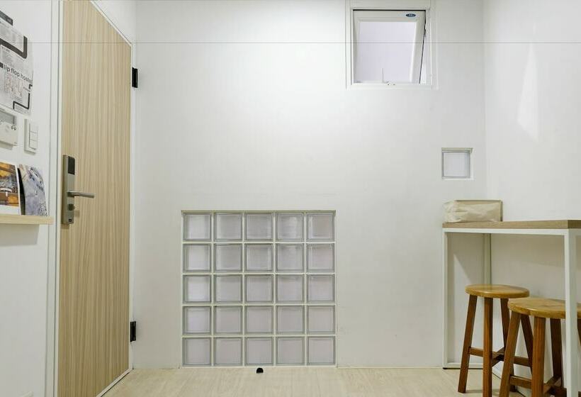 اتاق استاندارد, Owlstay Flip Flop Hostel Garden