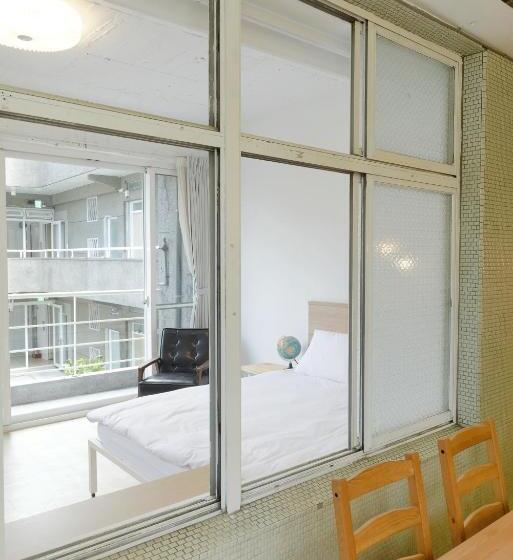 اتاق سوپریور با بالکن, Owlstay Flip Flop Hostel Garden