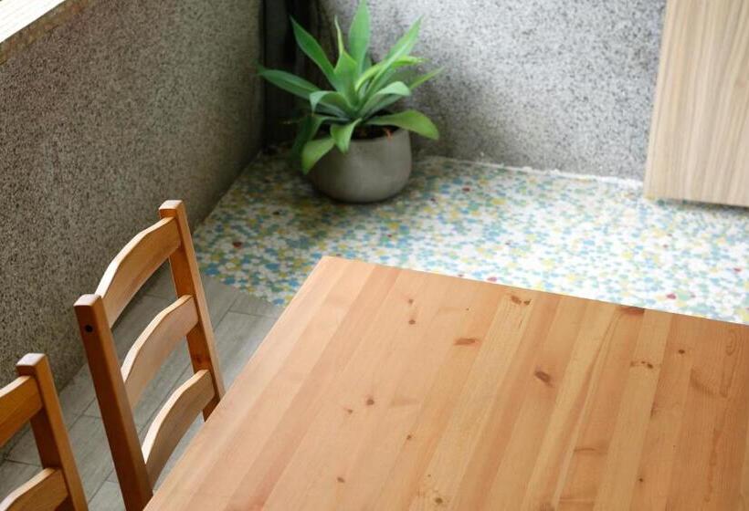 اتاق سوپریور با بالکن, Owlstay Flip Flop Hostel Garden