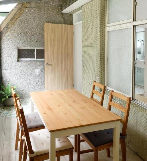 اتاق سوپریور با بالکن, Owlstay Flip Flop Hostel Garden