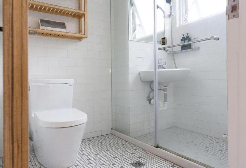 اتاق سوپریور با بالکن, Owlstay Flip Flop Hostel Garden