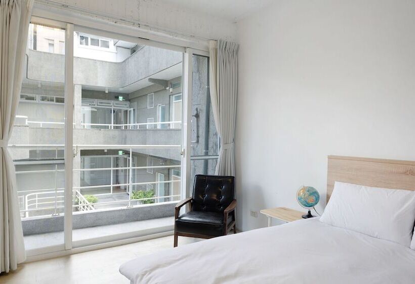 اتاق سوپریور با بالکن, Owlstay Flip Flop Hostel Garden