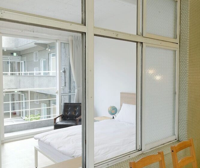 اتاق سوپریور با بالکن, Owlstay Flip Flop Hostel Garden