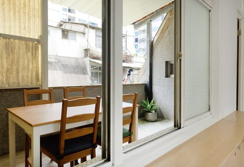 اتاق سوپریور با بالکن, Owlstay Flip Flop Hostel Garden