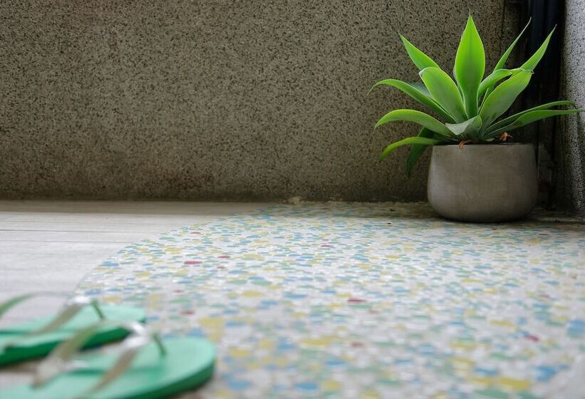 اتاق سوپریور با بالکن, Owlstay Flip Flop Hostel Garden