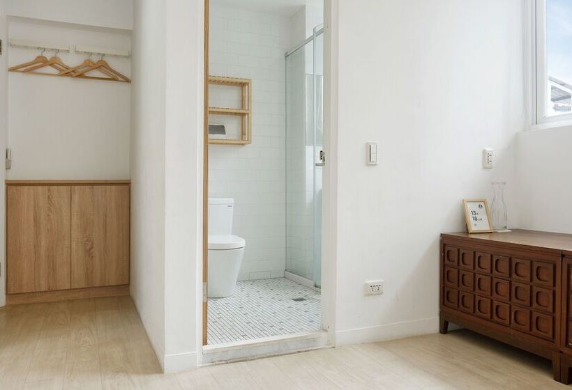 اتاق سوپریور با بالکن, Owlstay Flip Flop Hostel Garden