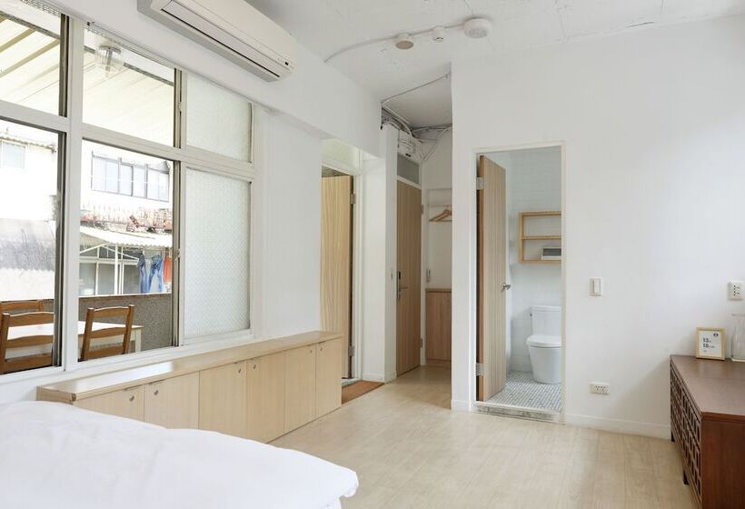 اتاق سوپریور با بالکن, Owlstay Flip Flop Hostel Garden