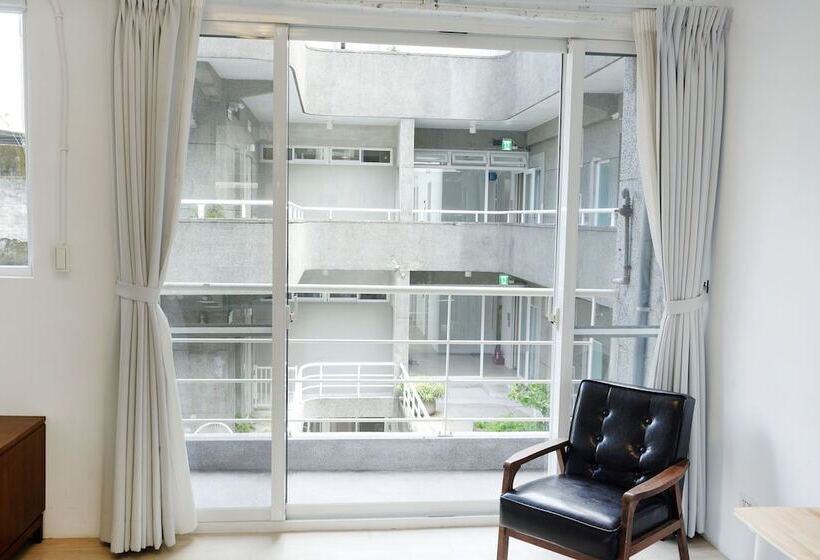 اتاق سوپریور با بالکن, Owlstay Flip Flop Hostel Garden