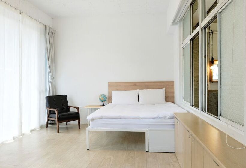 اتاق سوپریور با بالکن, Owlstay Flip Flop Hostel Garden