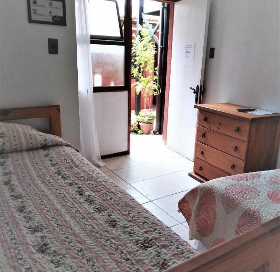 3-Bett-Standardzimmer, Hostal Avenue