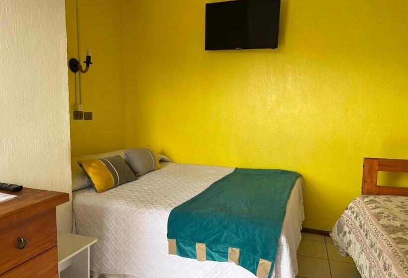 חדר סטנדרט לשלושה, Hostal Avenue