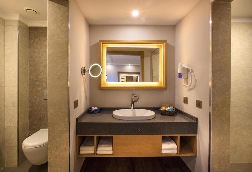 سوییت با چشم‌انداز باغ, Korumar Ephesus Beach & Spa Resort Ultra All Inclusive