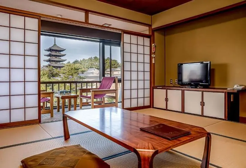 اتاق لوکس, Nara Visitor Center And Inn