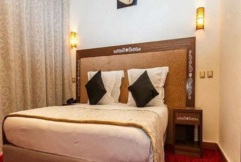 اتاق لوکس, Taghit Saoura