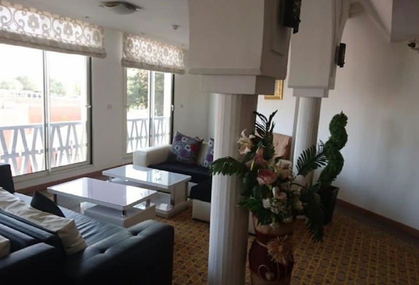 اتاق لوکس, Taghit Saoura