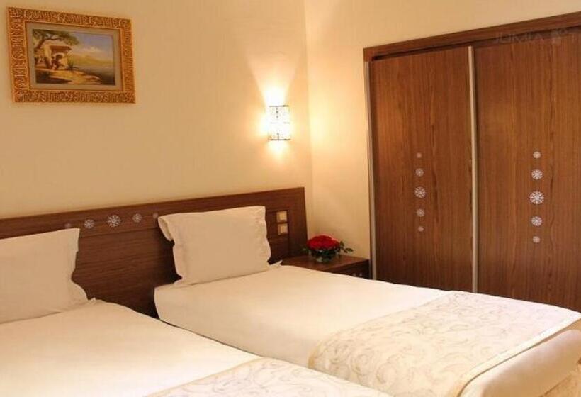 اتاق لوکس, Taghit Saoura