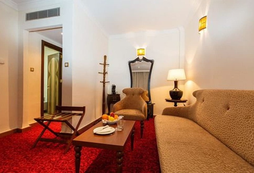 اتاق لوکس, Taghit Saoura