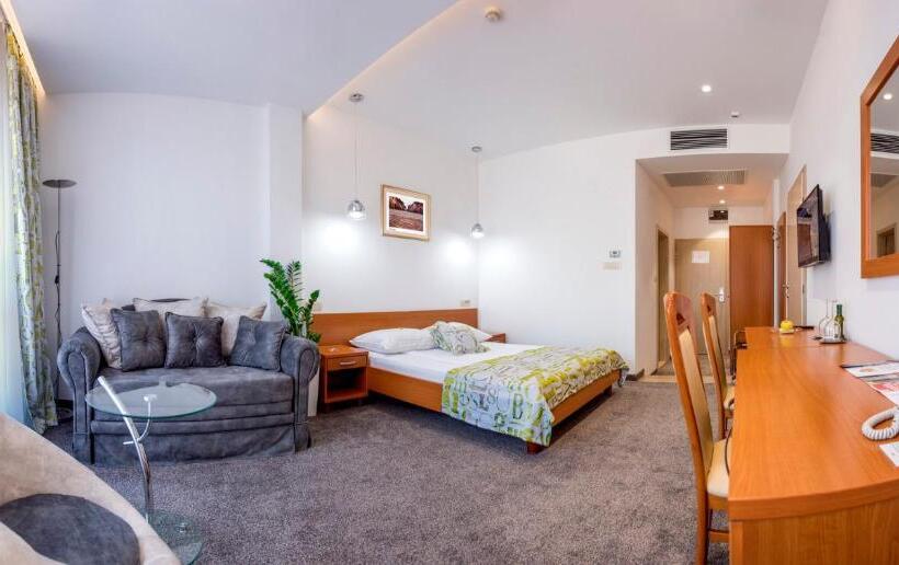 Номер Стандарт, Varazdin