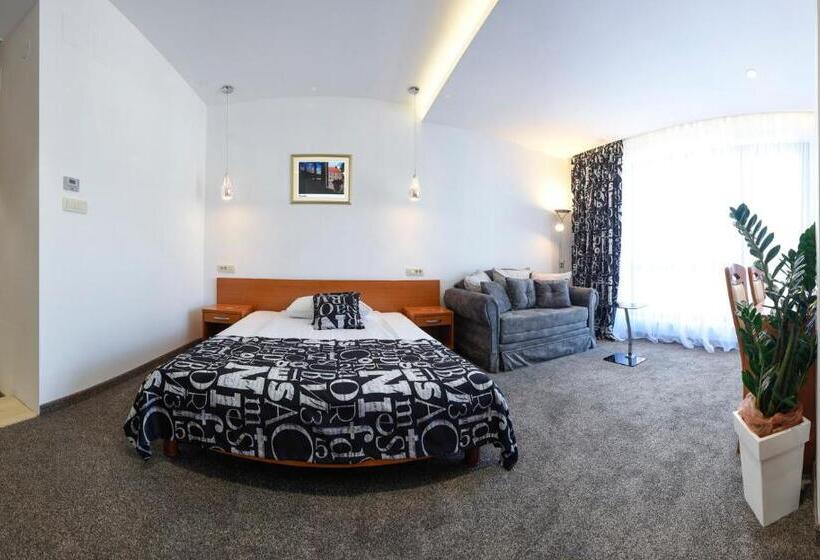 Номер Стандарт, Varazdin