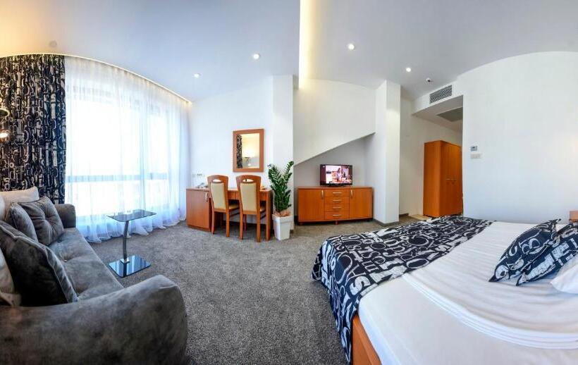 Трехместный Номер Комфорт, Varazdin