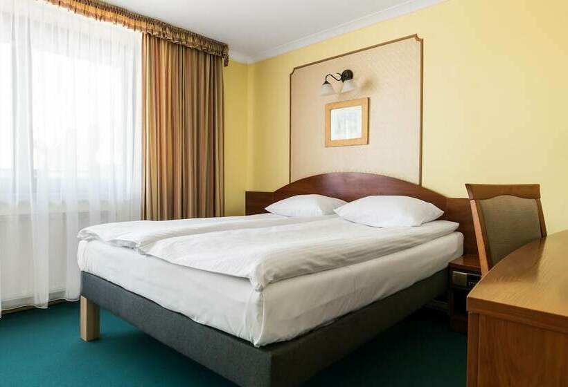 اتاق اکونومی, Wersal