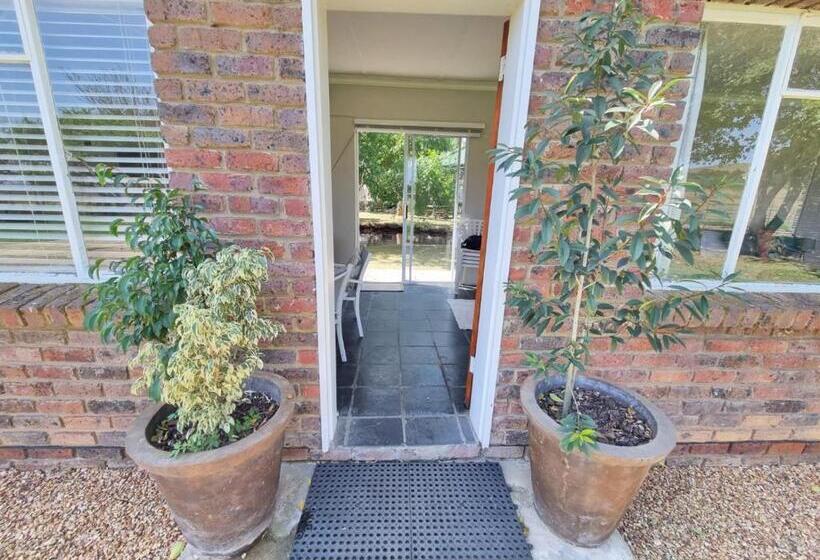 חדר סטנדרט לארבעה, Kwetu Guest Farm