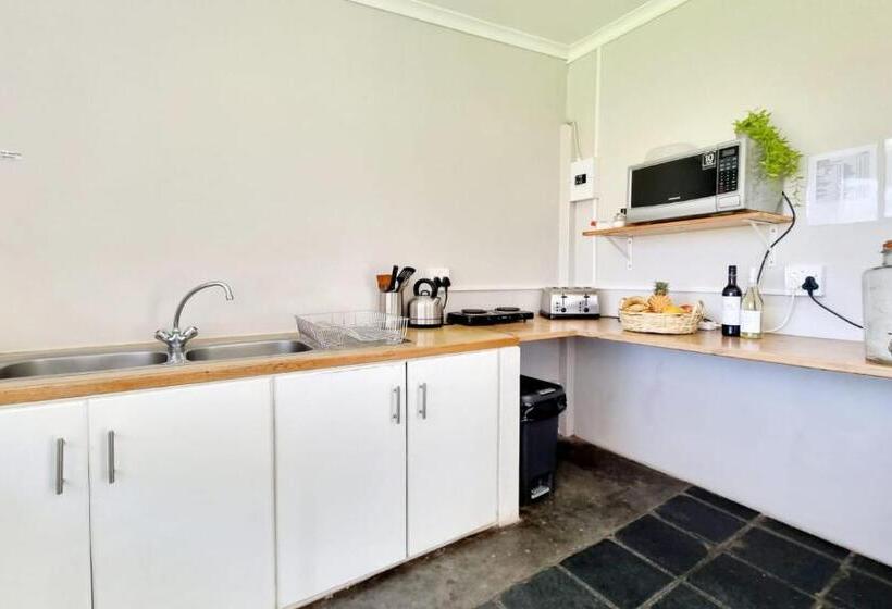 חדר סטנדרט לארבעה, Kwetu Guest Farm