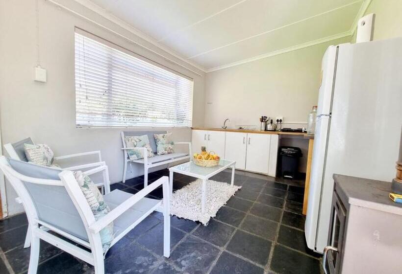 חדר סטנדרט לארבעה, Kwetu Guest Farm