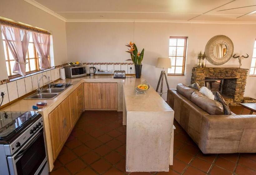 בקתה, Kwetu Guest Farm