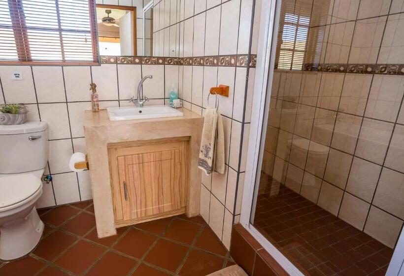 בקתה, Kwetu Guest Farm