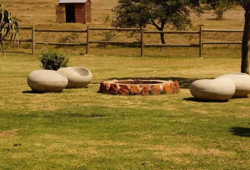 استودیوی استاندارد, Kwetu Guest Farm