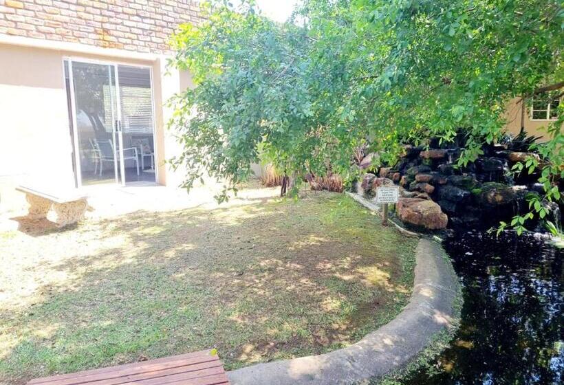 חדר סטנדרט לארבעה, Kwetu Guest Farm