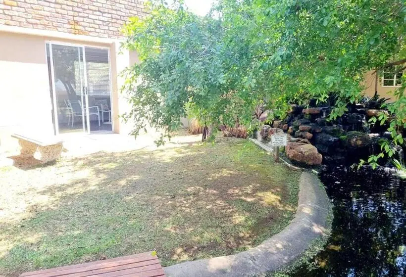 اتاق استاندارد چهار تخته, Kwetu Guest Farm