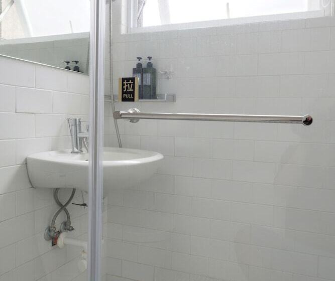 اتاق سوپریور با بالکن, Owlstay Flip Flop Hostel Garden