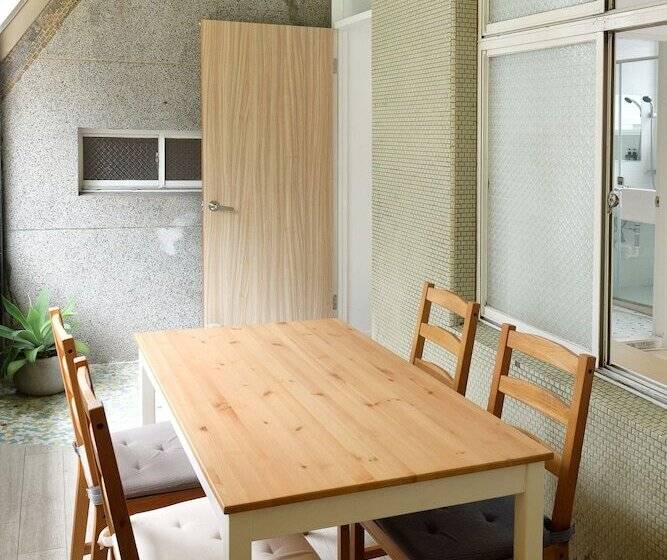 اتاق سوپریور با بالکن, Owlstay Flip Flop Hostel Garden