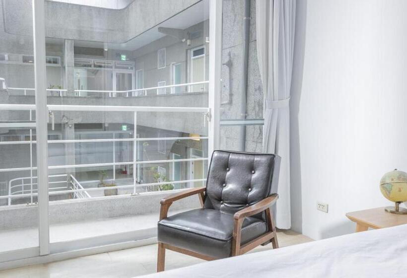 اتاق سوپریور با بالکن, Owlstay Flip Flop Hostel Garden