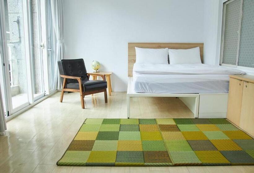 اتاق سوپریور با بالکن, Owlstay Flip Flop Hostel Garden