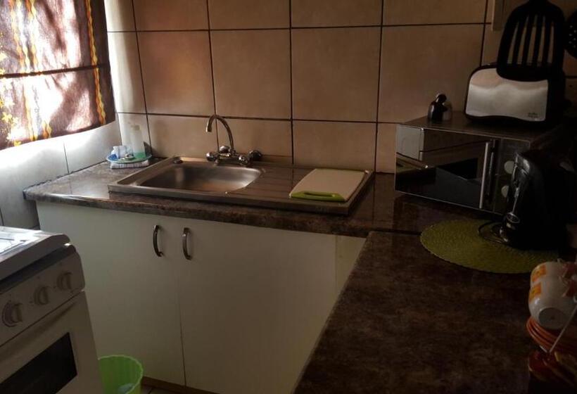 شقة غرفة واحدة, African Sky Guest House