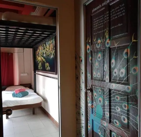 اتاق استاندارد سه نفره, Birdnest Guesthouse, Gaia Rooftop Cafe