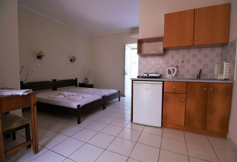 スタンダードスタジオ, Ampavris Family Apartments