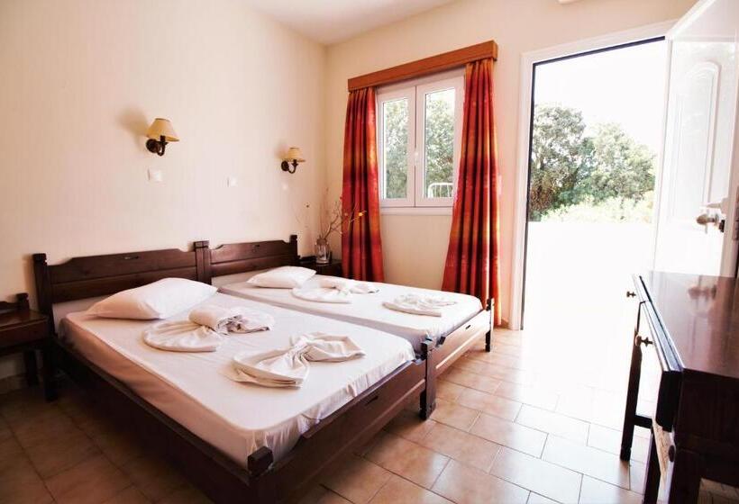 ファミリールーム, Ampavris Family Apartments