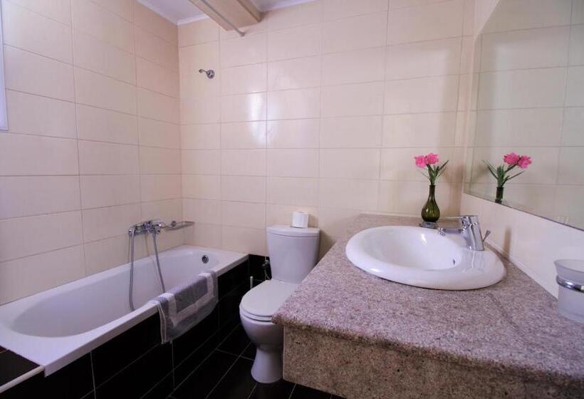 ファミリールーム, Ampavris Family Apartments