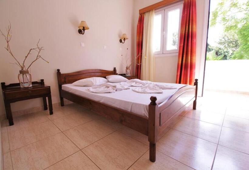 ファミリールーム, Ampavris Family Apartments