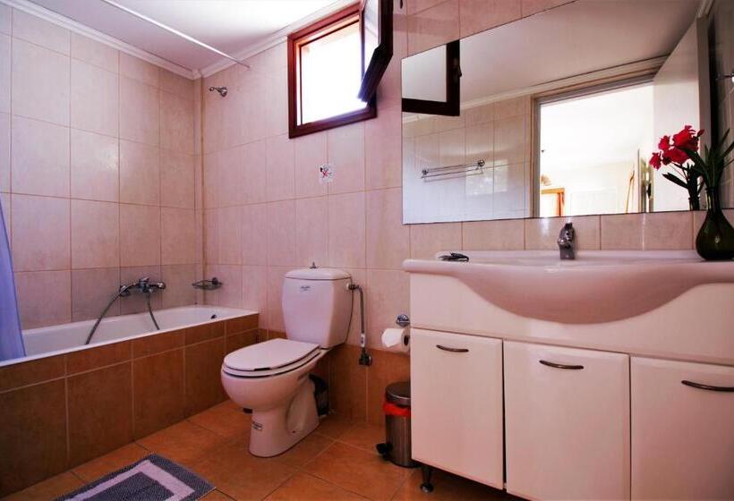 ファミリールーム, Ampavris Family Apartments