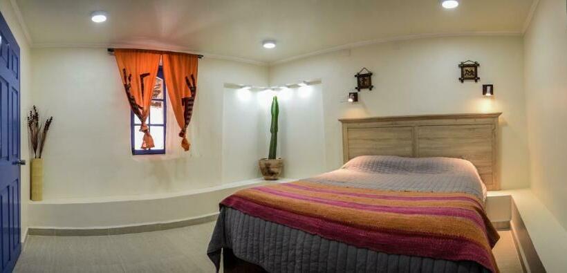 اتاق استاندارد, Hard Road Atacama