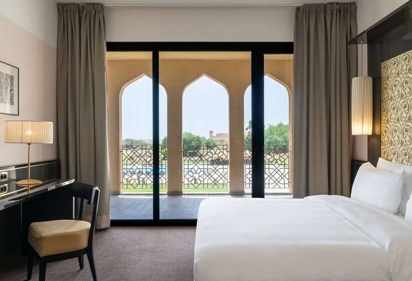 プールの見えるスーペリアルーム, Radisson Blu Hotel N Djamena