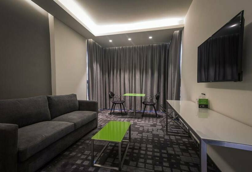 سوییت جونیور, Studio 44