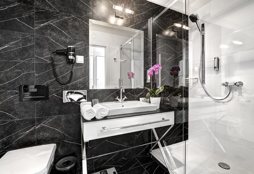 Номер Deluxe, Wyndham Grand Krakow Old Town