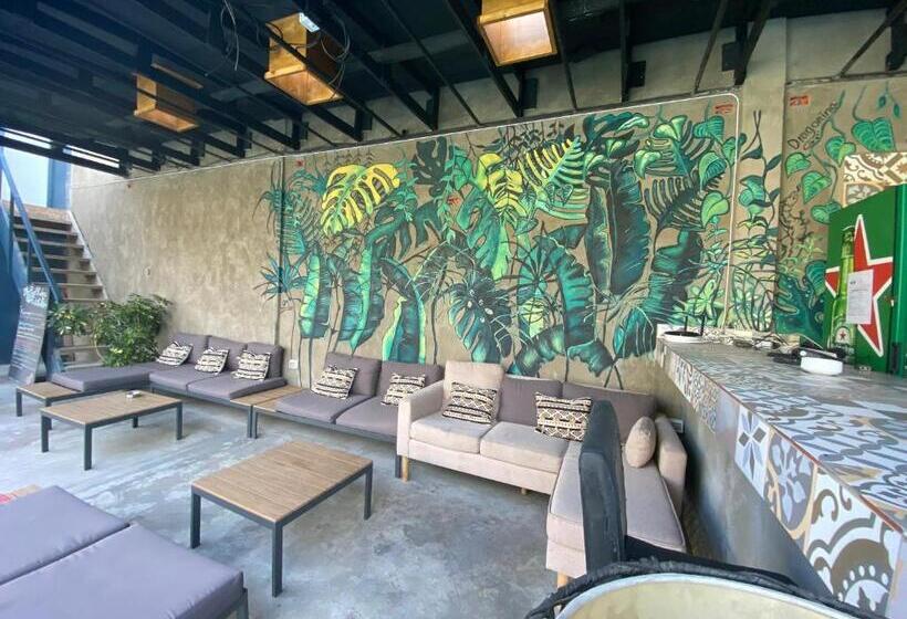 四人标准间, La Casa Roja Hostel